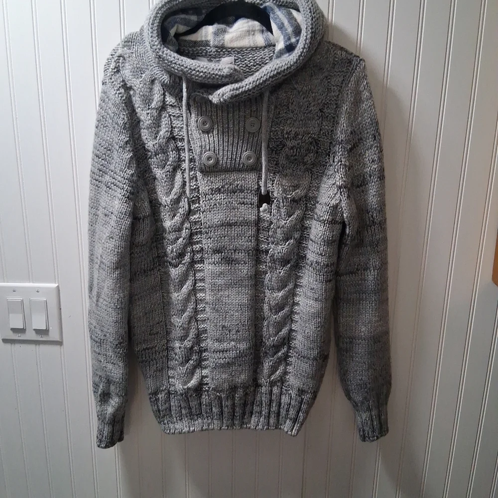 Men's Gray Cable Knit Sweater with Button Detail - Picture 14 of 16